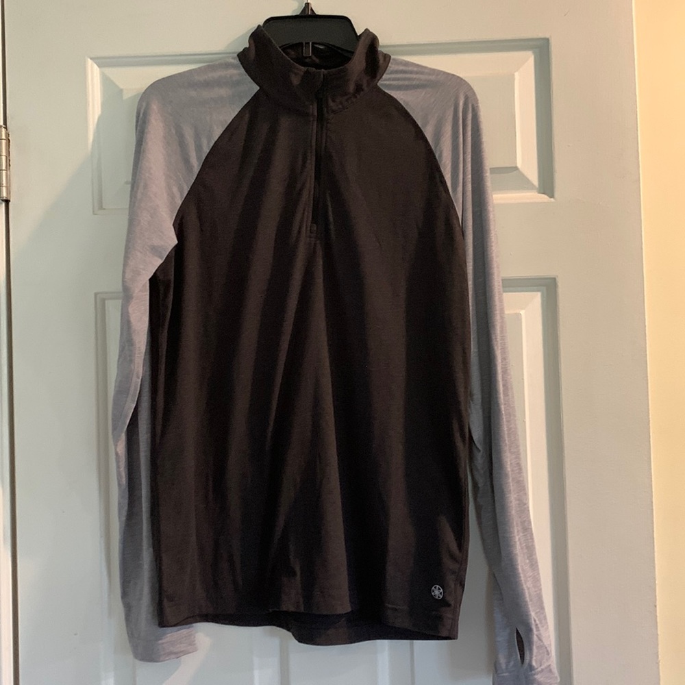 Gaiam Woman’s quarter 1/4 zip exercise top gray size small